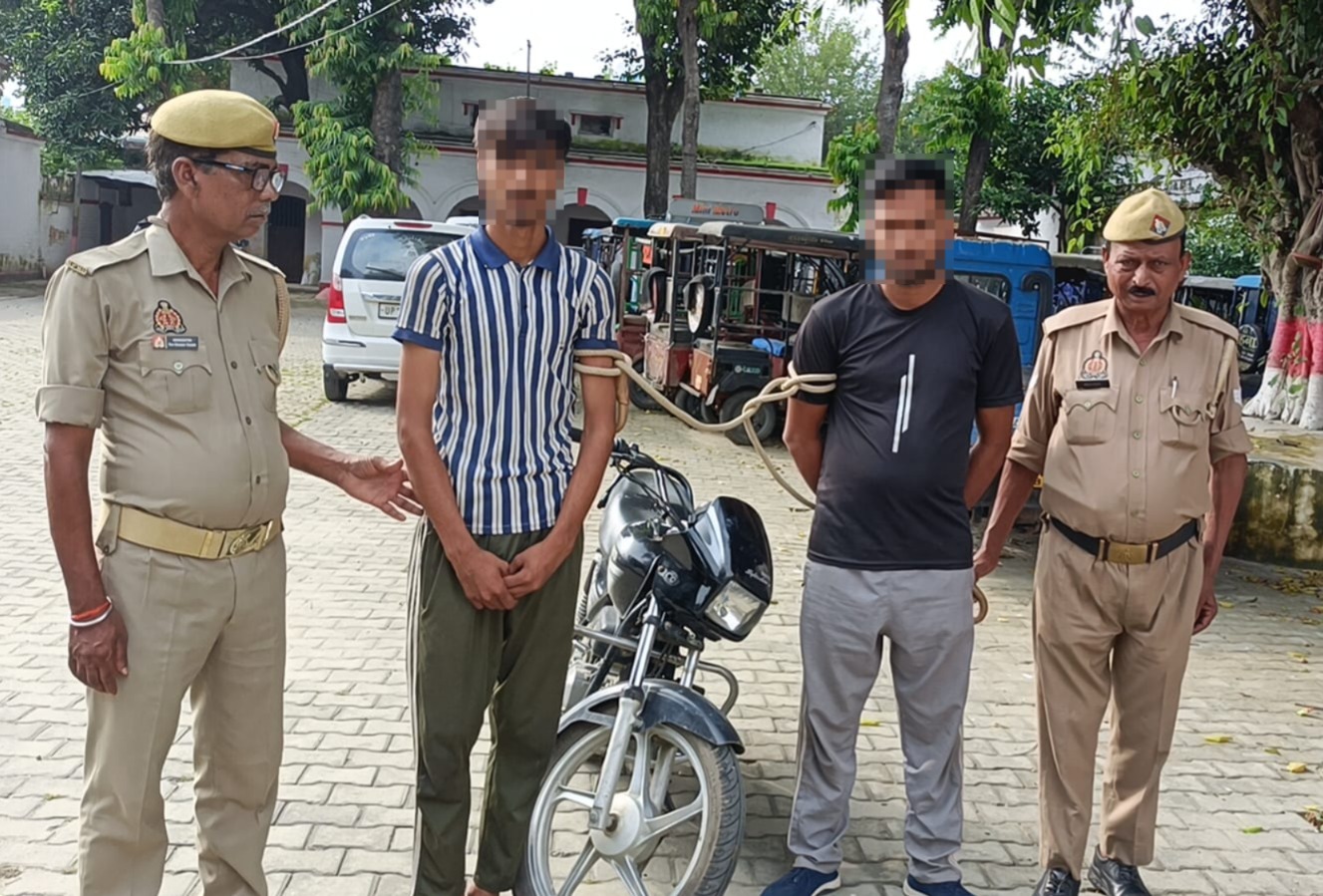 जनपदीय कोतवाली पुलिस ने 02 शातिर चोरों को मोटरसाइकिल सहित किया गिरफ्तार